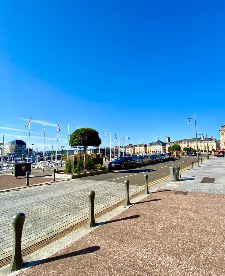 Sur Le Port De Plaisance - Proche Et Centre *